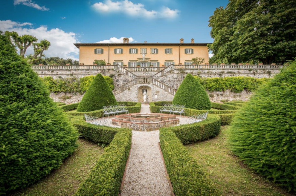 Historic luxury villas for sale in Tuscany