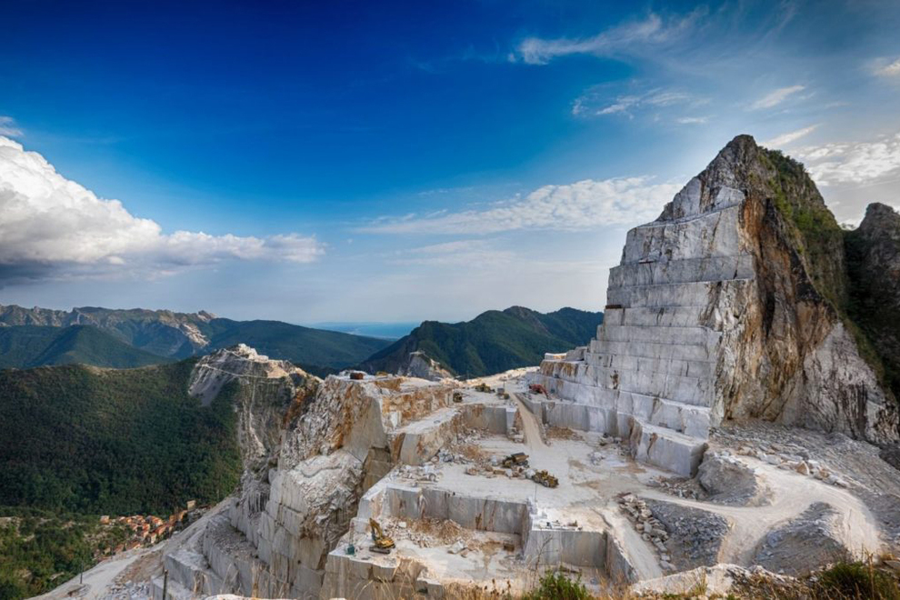 Il marmo di Carrara, pregio tutto Toscano e vanto per ogni proprietà di prestigio