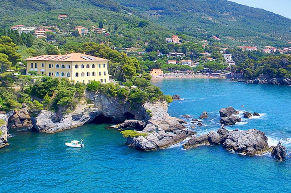 Luxury villas for sale on the Ligurian coast