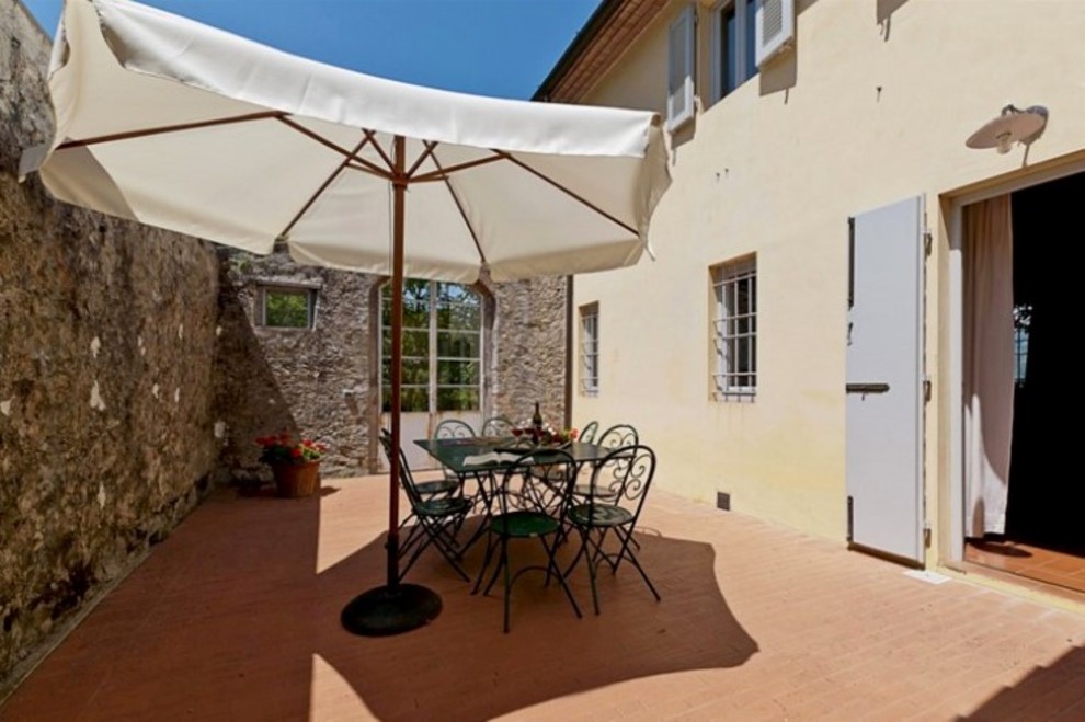 Charming farmhouse for sale in Tuscany